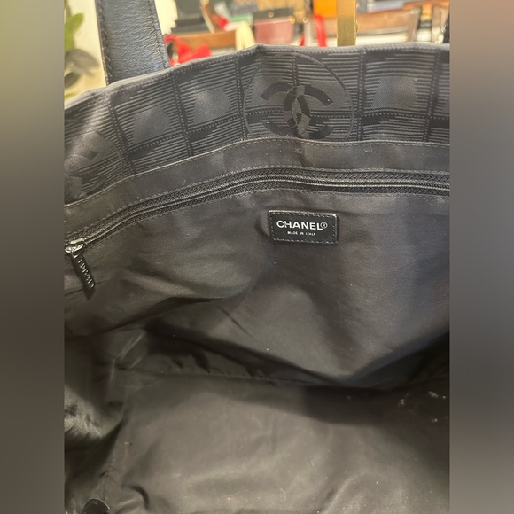 *Sold* Chanel black tote - Picture 8 of 11